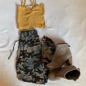 Charlotte Russe joggers  XS  camo print